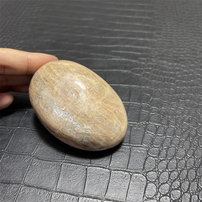 天然橙月光把玩手把件月光石原石摆件矿石标本diy吊坠饰品