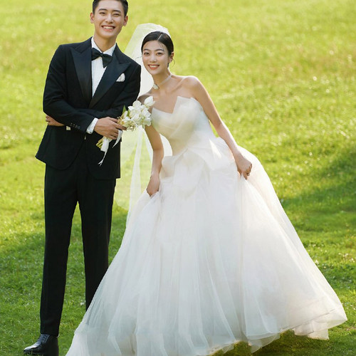 简约蓬蓬纱抹胸森系婚纱显瘦