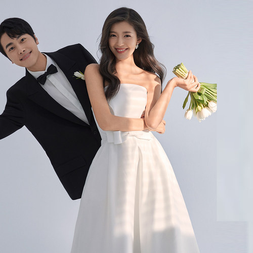 极简风缎面抹胸显瘦轻婚纱旅拍仙