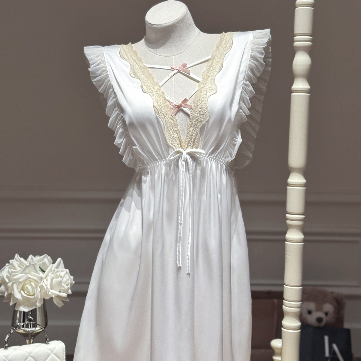 「LA」美人多娇*性感蝴蝶结纯欲蕾丝V领甜美舒适约会吊带睡裙女