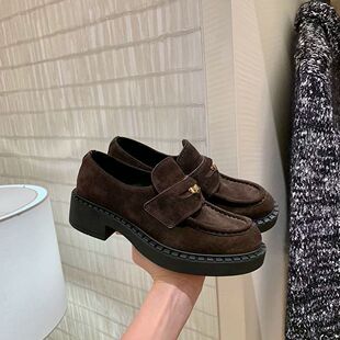 女2026春秋一脚蹬单鞋 老钱风乐福鞋 麂皮厚底金币棕色小皮鞋