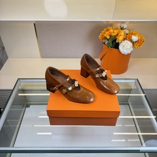 2026年早春新款跟高6CM女发热方头粗跟气质复古运动浅口玛丽珍鞋