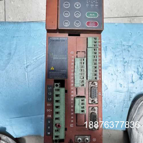 麦格米特变频器AD200B系列，实物拍摄，成色如图。功能完好