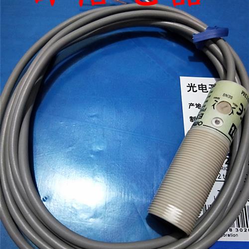 现货全新M18插头式E3F2-DS30B4-P1 E3F2-DS30C4-P1光电开关传感器