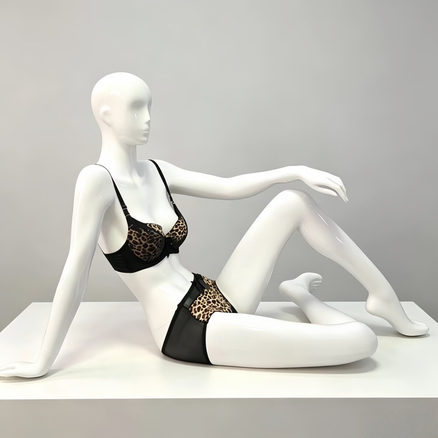 高档玻璃钢模特女士全身服装道具躺模橱窗展示内衣模特