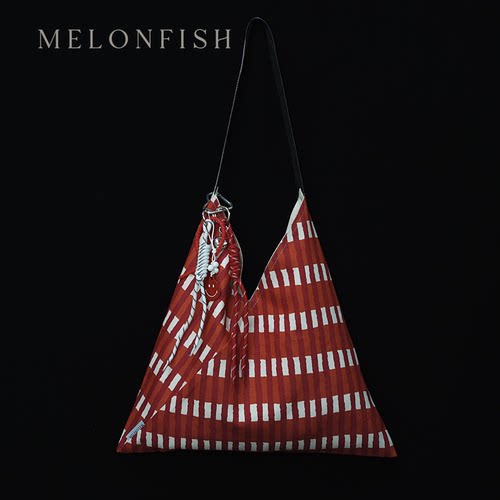 出行三角包原创单肩帆布大容量