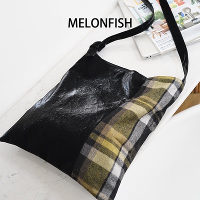 MELONFISH『返校日』苏格兰格子皮质羊毛拼接电脑斜挎健身包黑色