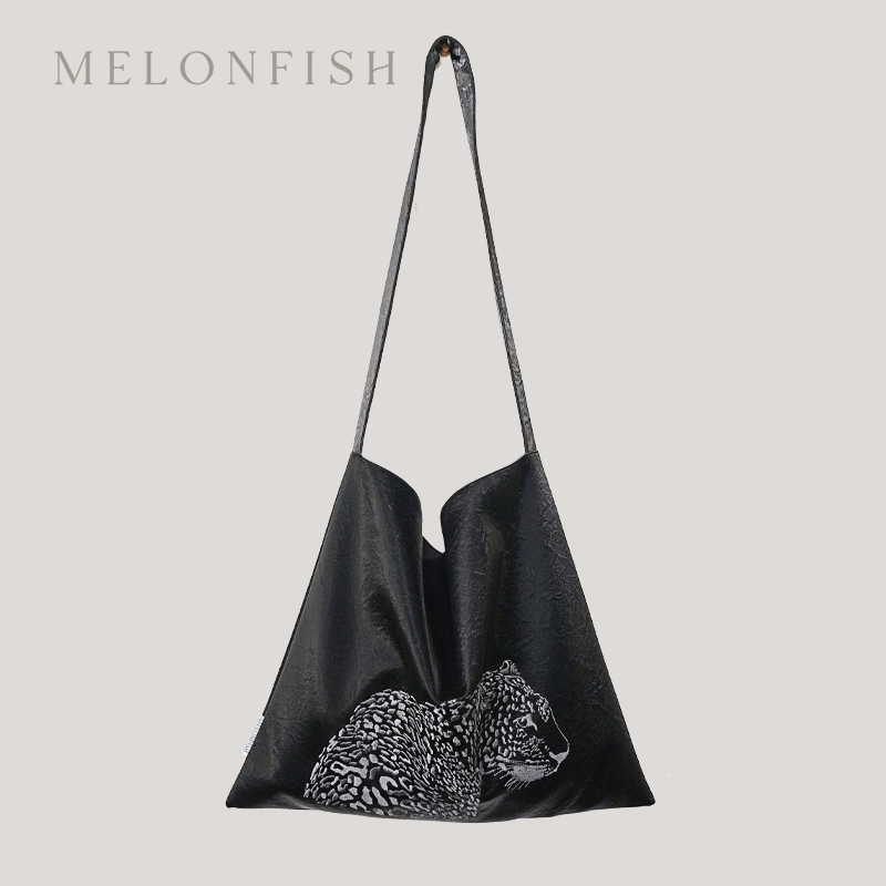 MELONFISH原创刺绣猎豹斜挎包