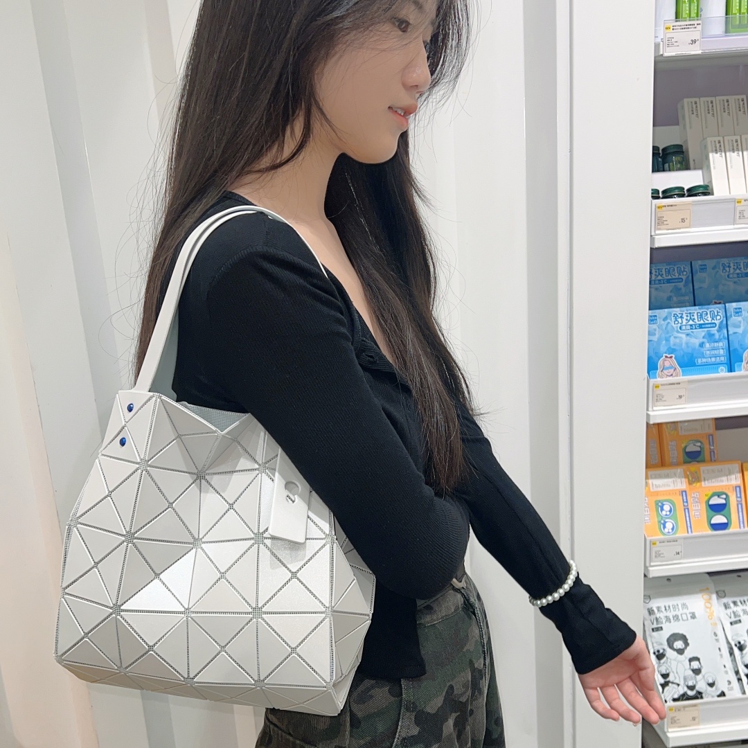 新款菱格三宅同款钻石包几何腋下小方盒马卡龙彩钉手提单肩包女