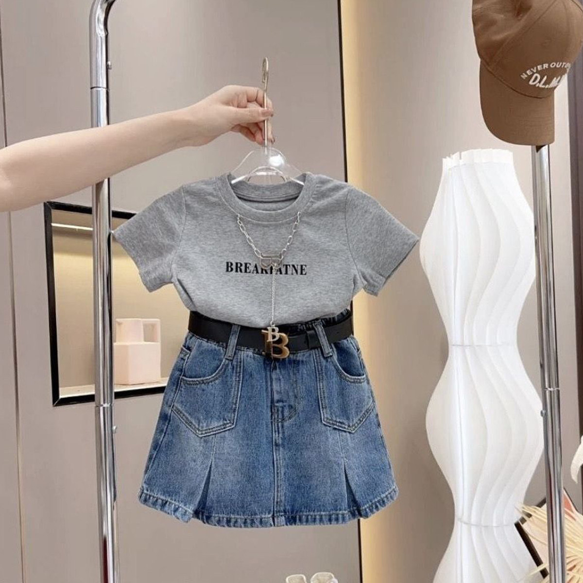女童夏季套装2026新款韩版休闲字母短袖T恤简约牛仔裙短裤两件套