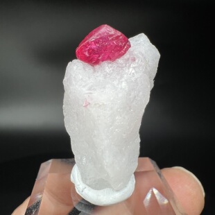 尖晶石Spinel 精品矿物晶体矿物标本矿石宝石原石收藏品观赏石