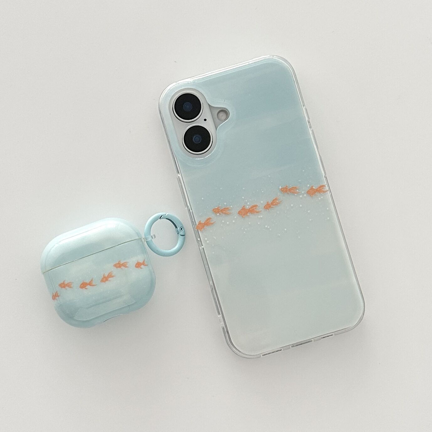 西多士ins韩系蓝色小金鱼适用苹果4代airpodspro2耳机套airpods3代蓝牙耳机保护套1/2代挂件pro
