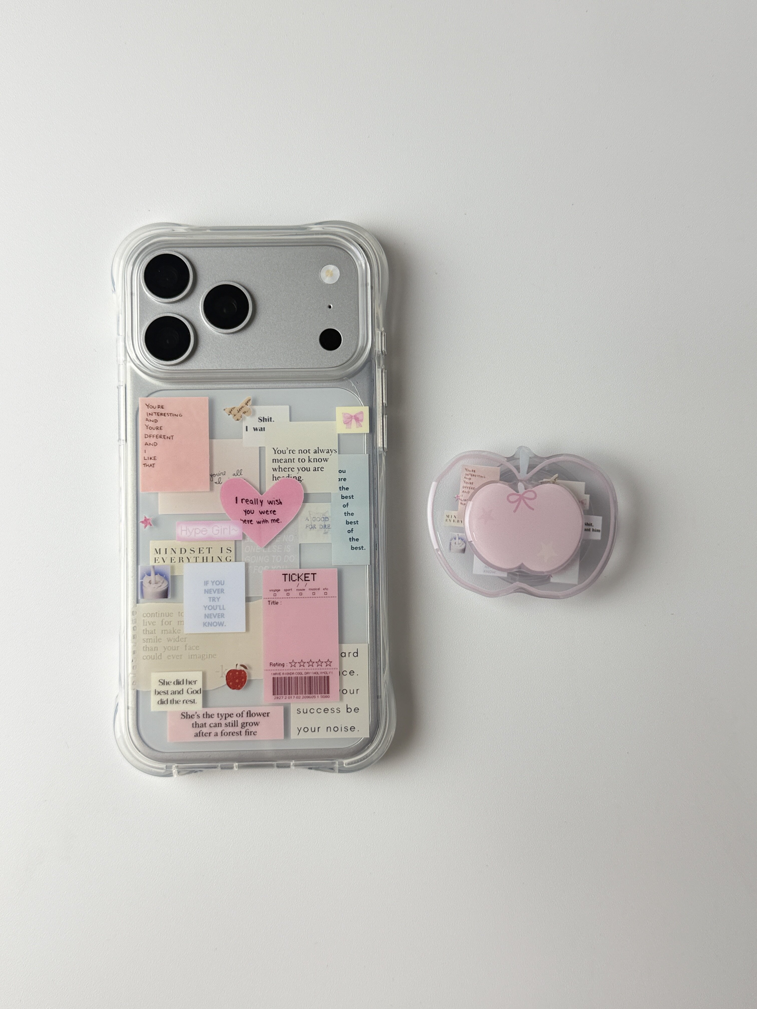 西多士粉系文字贴纸苹果造型气囊支架iPhone18 / iPhone17全包防摔手机壳