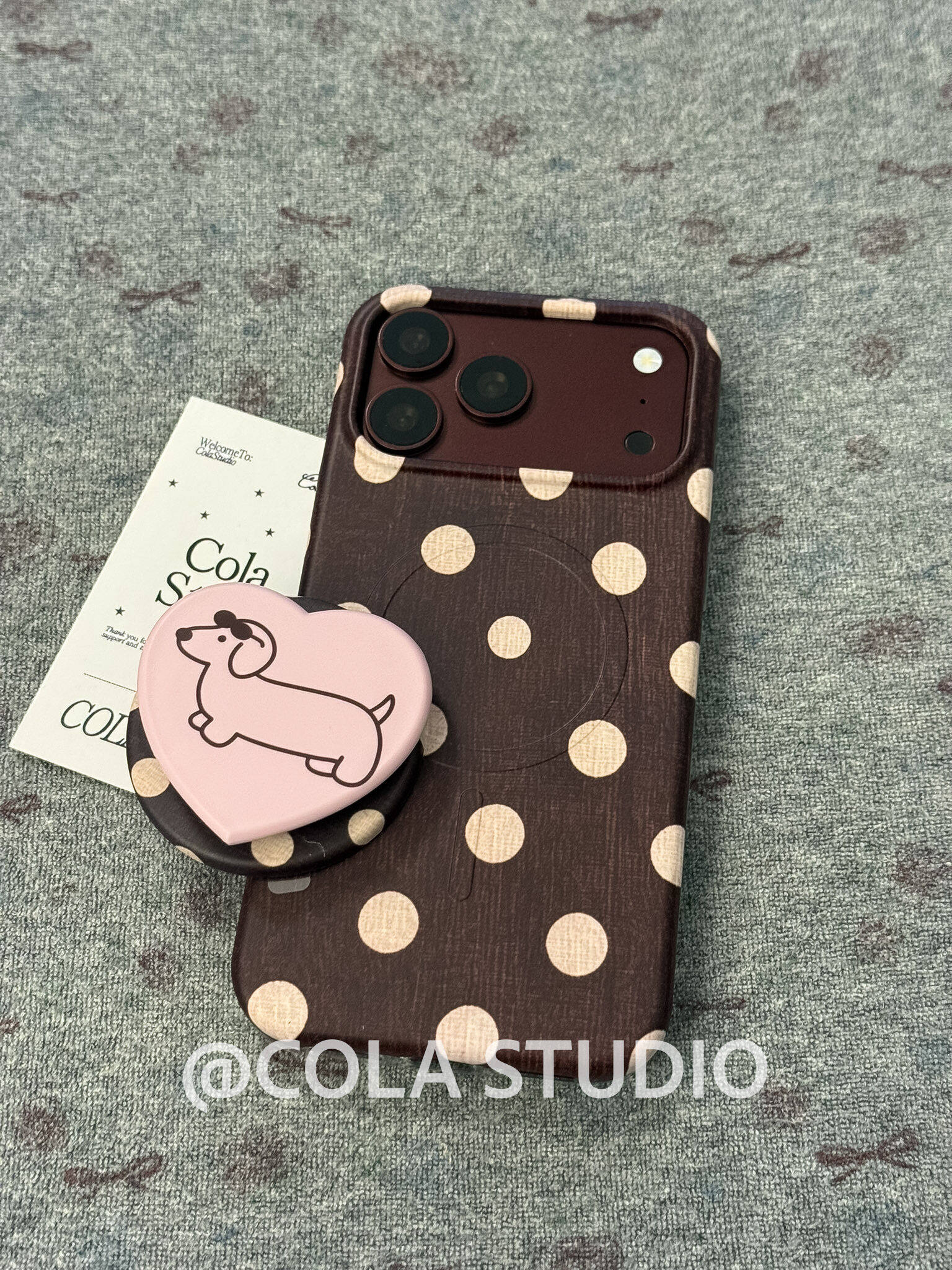 西多士磁吸菲林二合一深棕波点腊肠狗适用于iPhone18promax手机壳苹果17新款16