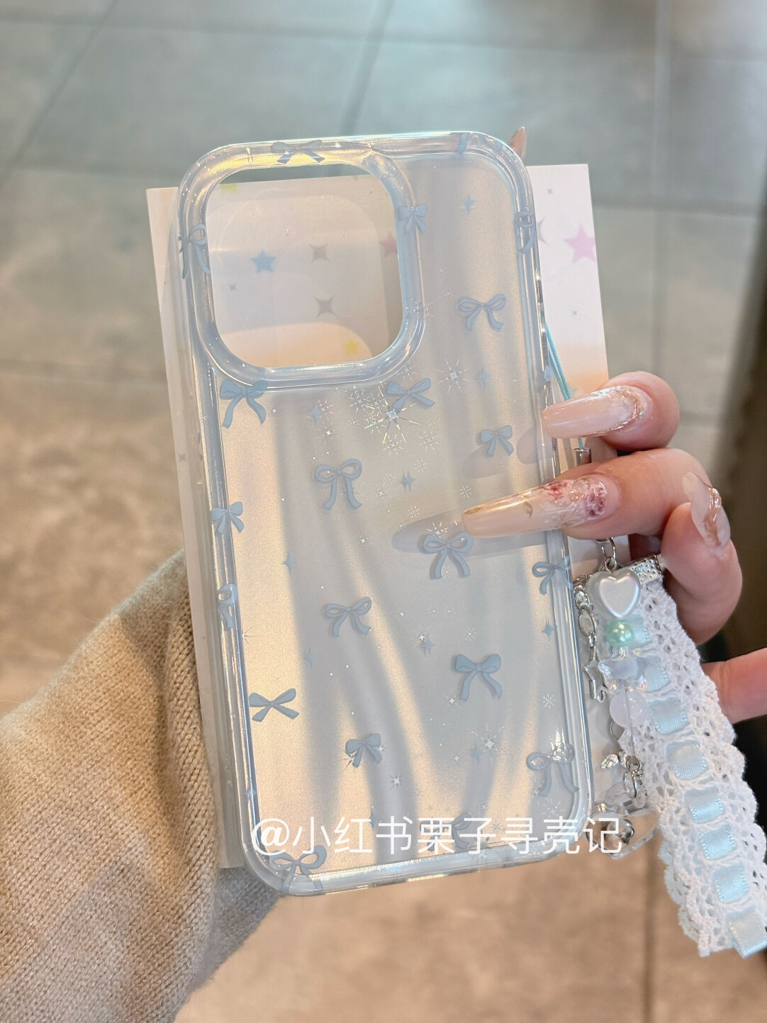 西多士简约高级ins银底蓝蝴蝶结适用iPhone16promax手机壳15/16新16pro