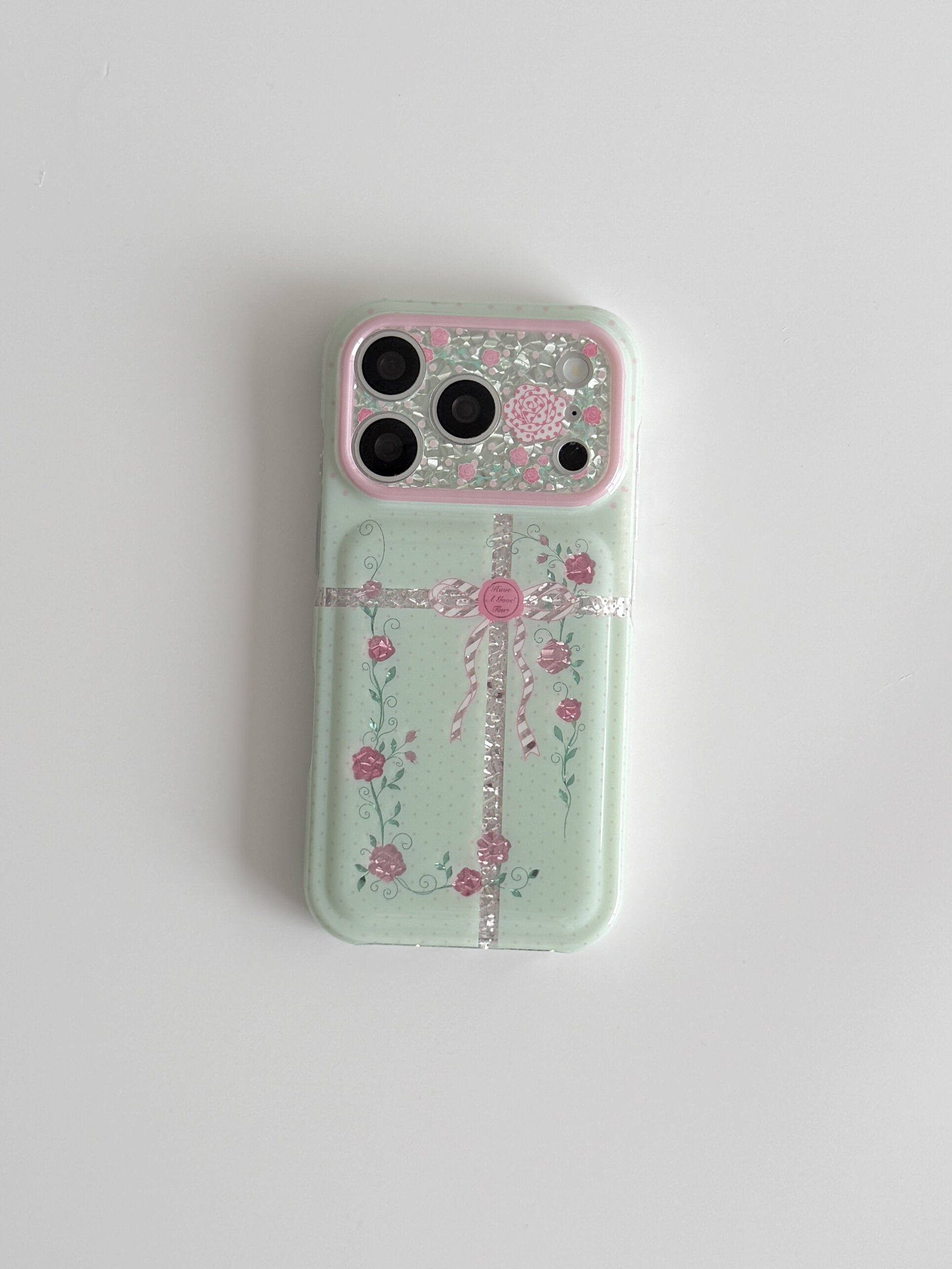 西多士亮面薄荷绿底玫瑰礼盒插画适用苹果18Pro Max17/16手机壳15