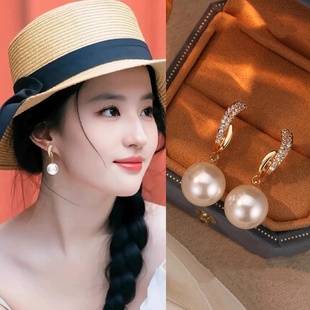 刘亦菲同款深海母贝珍珠耳钉2025新款金色耳坠耳环无耳洞耳夹1835