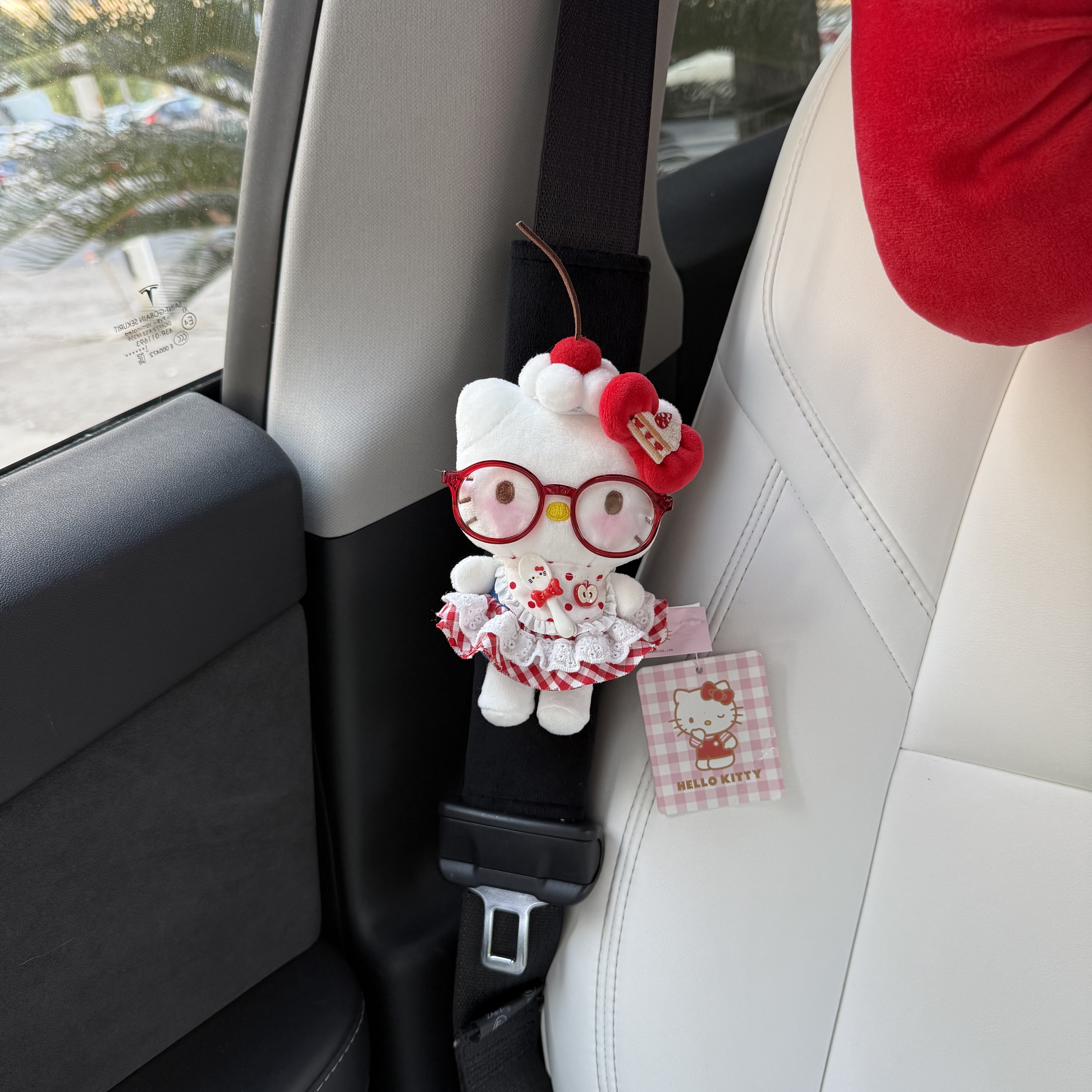 正版甜品蛋糕kitty毛绒公仔汽车安全带护肩套车内卡通玩偶新车礼