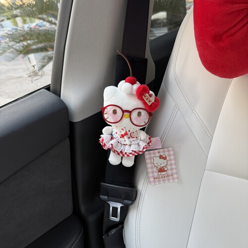 正版甜品蛋糕kitty毛绒公仔汽车安全带护肩套车内卡通玩偶新车礼