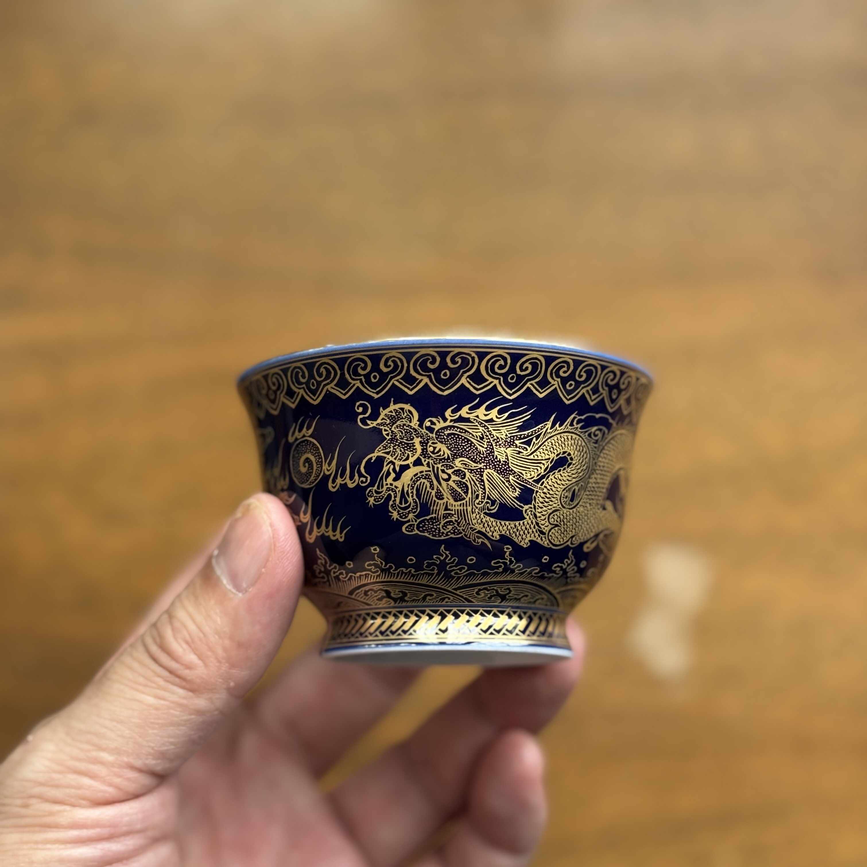 景德镇手绘功夫茶具茶杯描金双龙戏珠主人杯霁蓝釉品茗杯中式复古