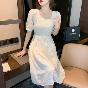 RM5592#珍珠方领法式连衣裙2023夏新款温柔风小个子收腰绣花裙子