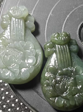 和田玉琵琶吊坠.天然和田玉且末料糖青小提琴挂件.花开富贵挂件