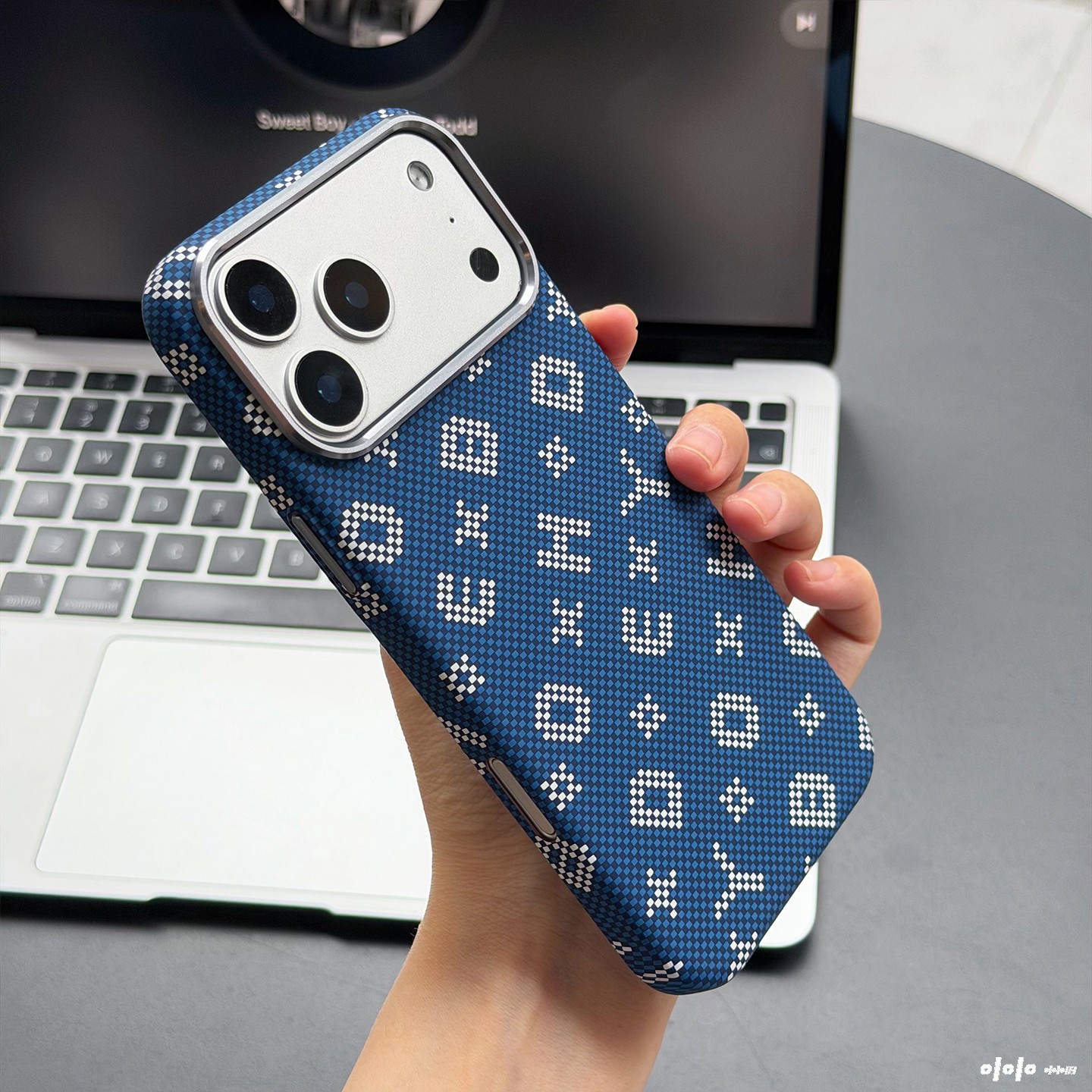 创意字母轻奢风适用苹果17promax手机壳新款凯夫拉碳纤维纹iPhone16promax磁吸硬外壳15pm超薄mate80promax女