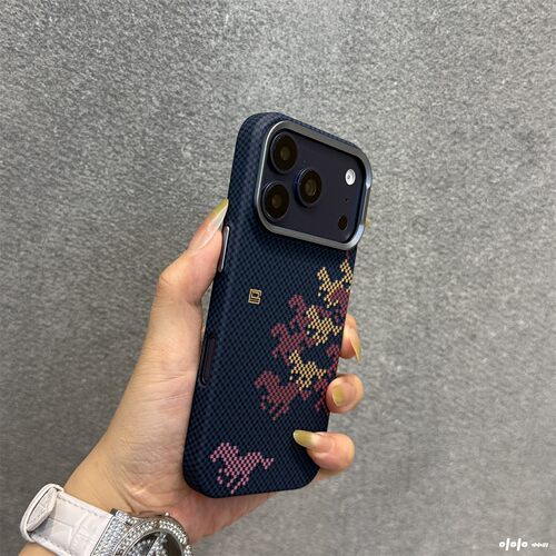 碳纤维纹万马奔腾适用苹果17promax手机壳新款iPhone18pro凯夫拉肤感16promax内置磁吸15promax高端商务硬壳