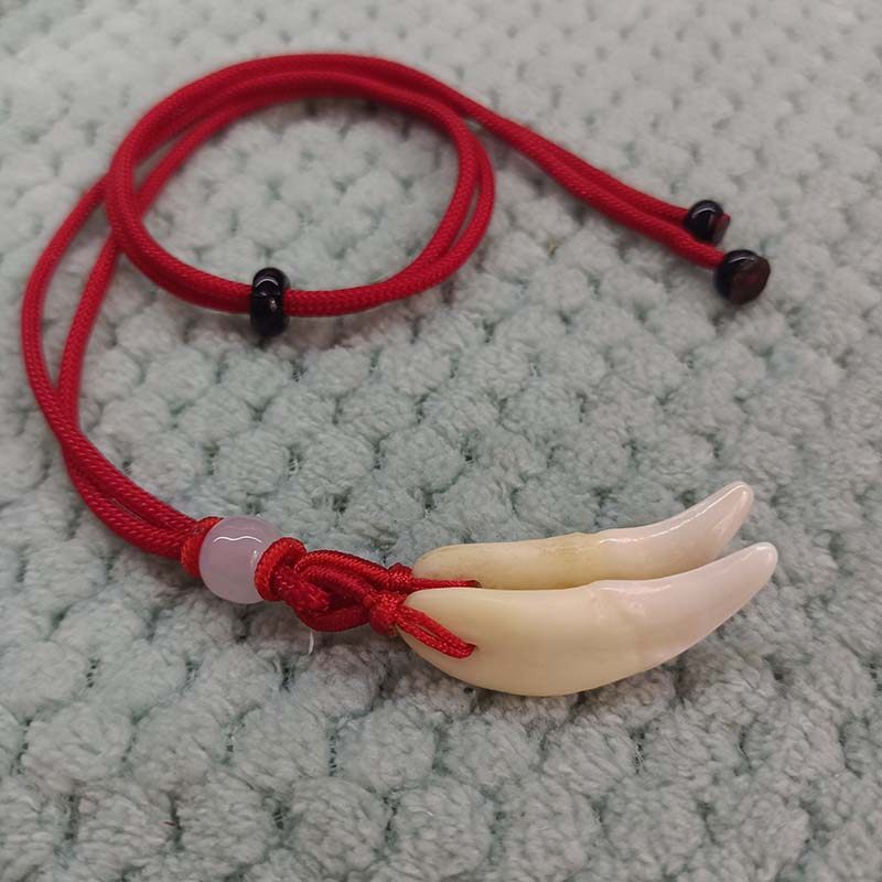 真品双牙齿吊坠红黑狗牙好事成双项链男女本命红绳随身饰品