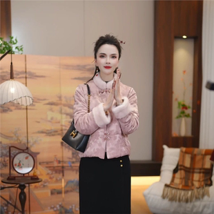2026新款今年流行爆款中年女士冬款新中式柔雾粉国风气质保暖外套