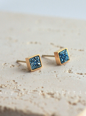 途经高级原创小众设计小巧迷你天然水晶簇原石气质蓝色耳钉耳饰女