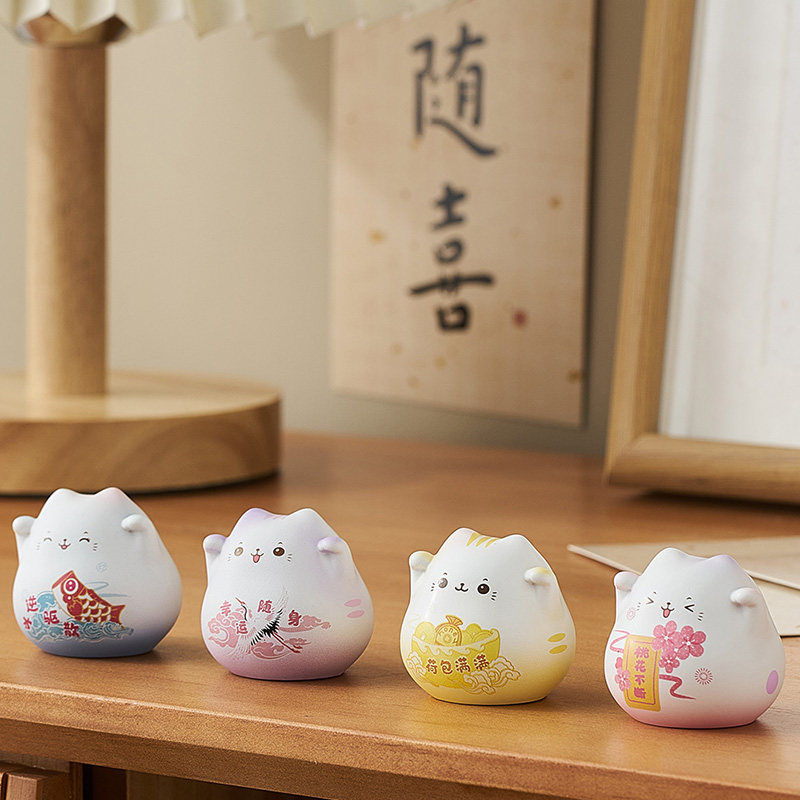 可爱治愈系招财猫办公室桌面工位电脑趴趴装饰摆件生日送同事礼物