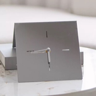 简约现代金属台钟方形桌面时钟高颜值小众设计师款