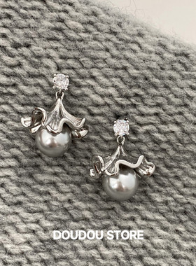 DOUDOUSTORE立体花瓣花边宫廷风灰色珍珠耳环立体花朵ins