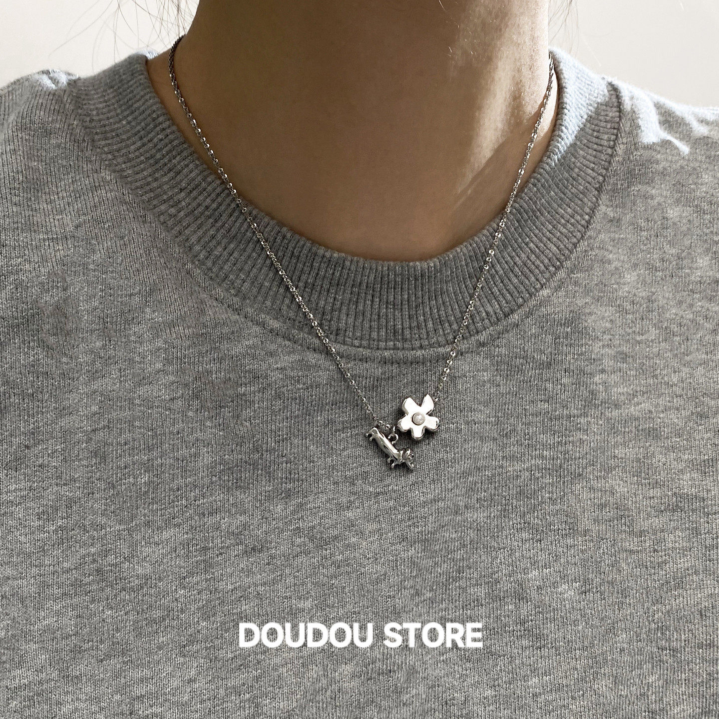 DOUDOUSTORE 保色花朵与小狗项链休闲女气质小众原创百搭甜美精致