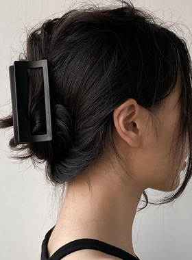 DOUDOUSTORE磨砂质感几何方形黑色抓夹日常外出洗澡盘发夹子发饰