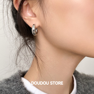 DOUDOUSTOREc形简约几何光面金属耳钉女时尚高级感耳饰