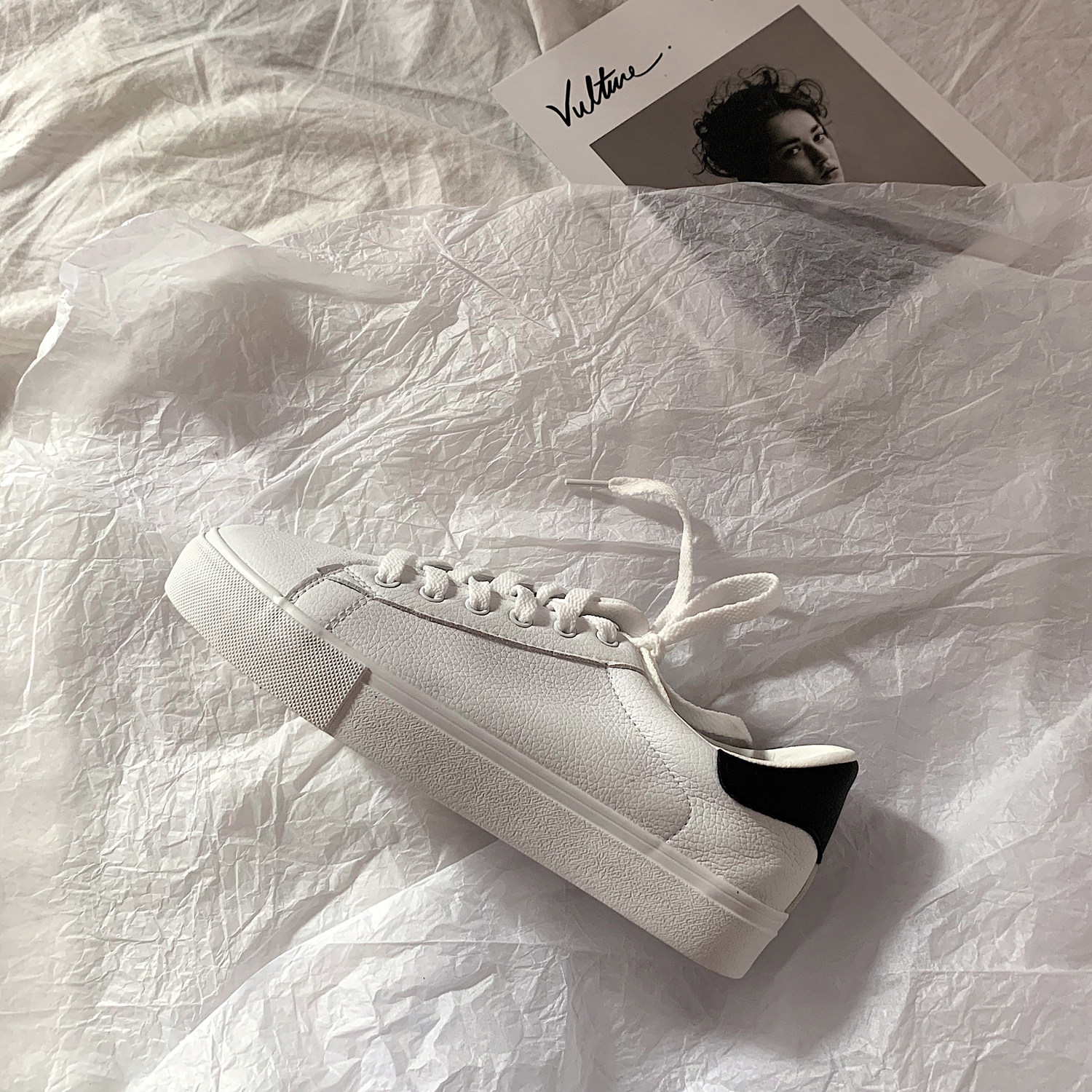 金屿鹿 韩版ins同款街拍小白鞋女百搭学生港味皮面运动平底板鞋潮在类目 女鞋, 低帮鞋中 - 来自Buy2taobao.com提供专业的淘宝代购服务