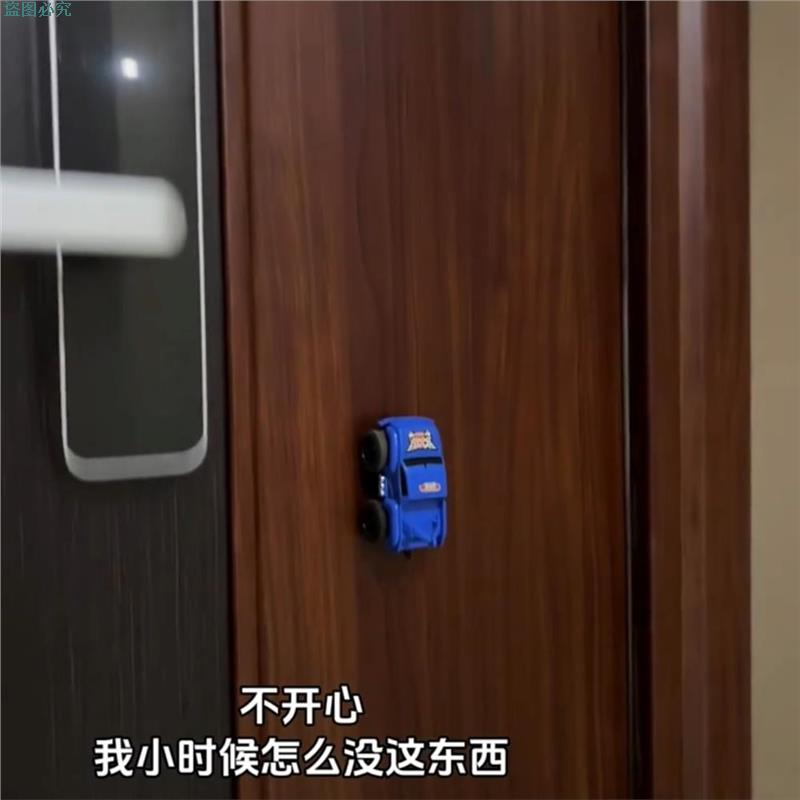抖音爆款反重力爬门玩具车