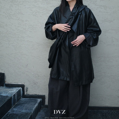 DVZ高品质金属丝小立领收腰配包包皮外套2025新款风衣女中长款