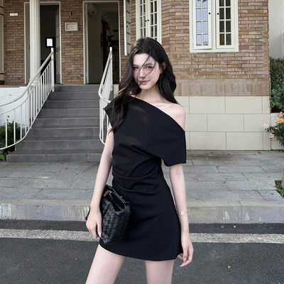 VANE韦恩高品质斜肩设计感收腰中裙2025新款小个子气质连衣裙女夏