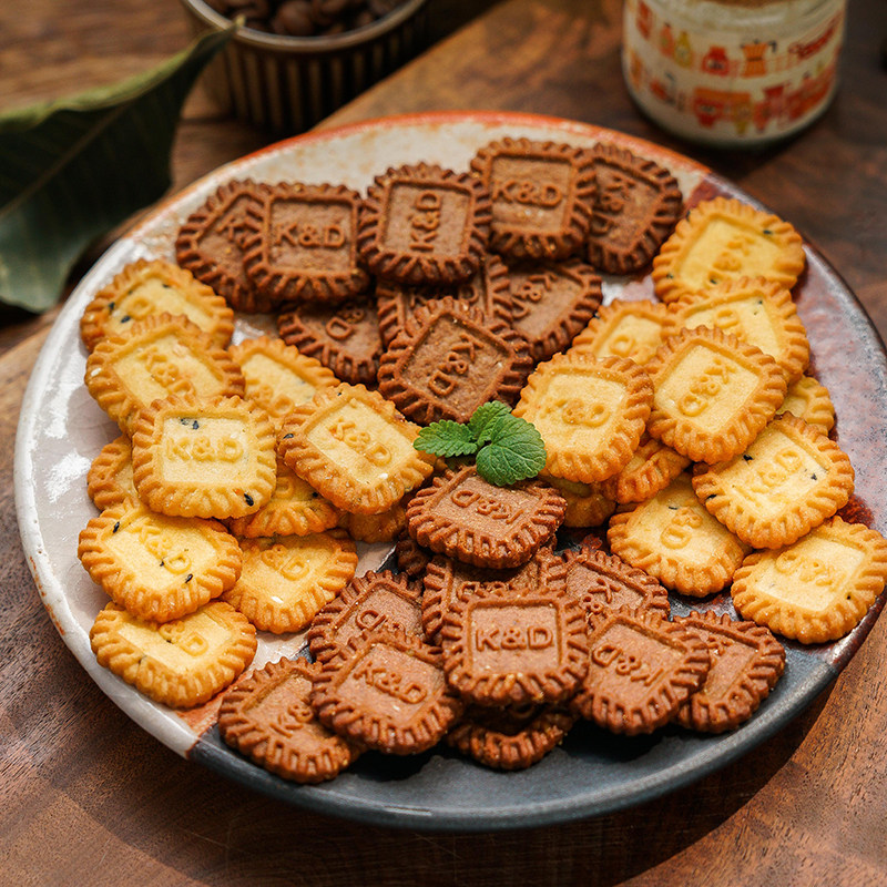 一方云拾小方饼干生椰拿铁味海盐芝士味迷你饼干一口酥脆醇香不腻