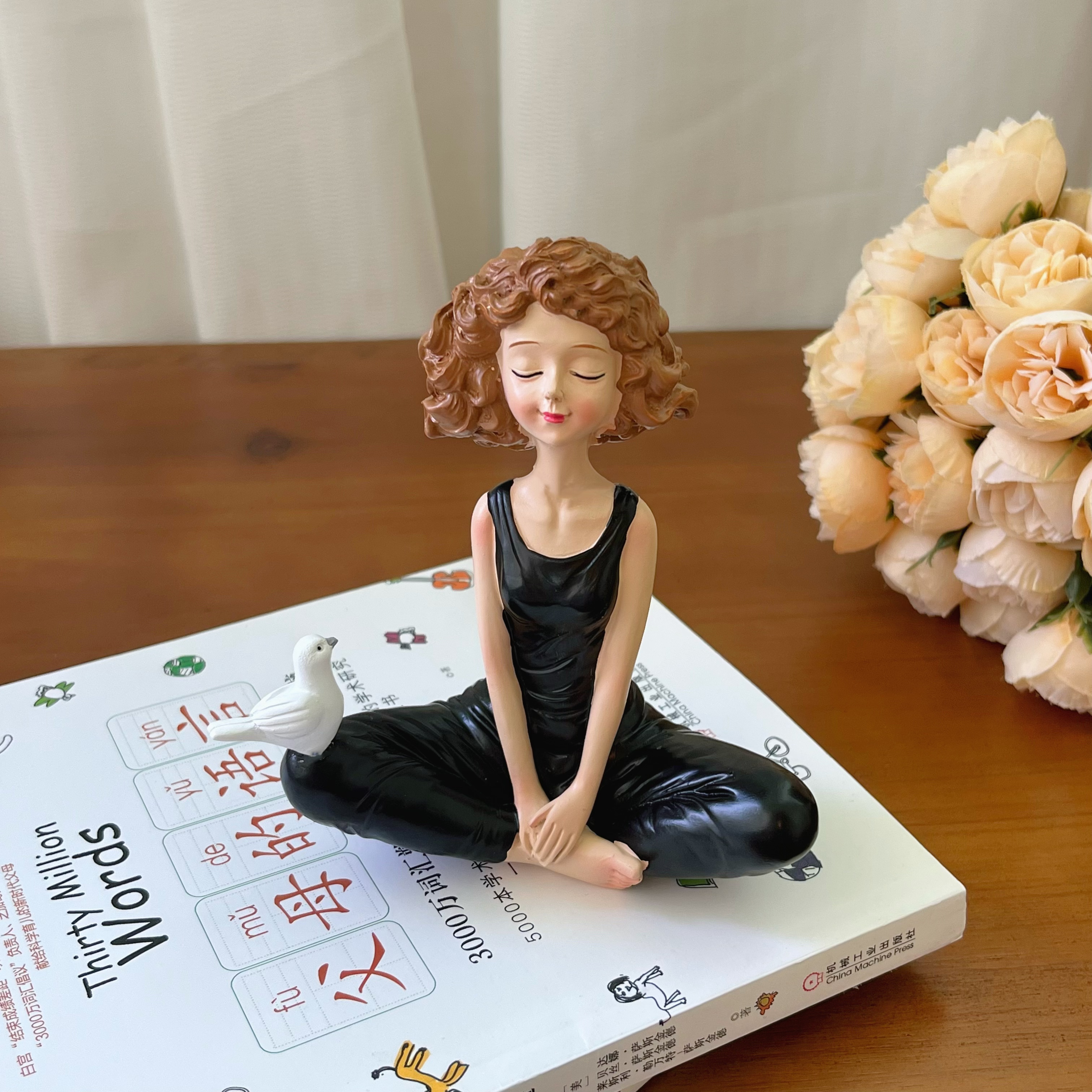 北欧风瑜伽女孩摆件创意家居客厅桌面装饰树脂工艺品礼物小摆设