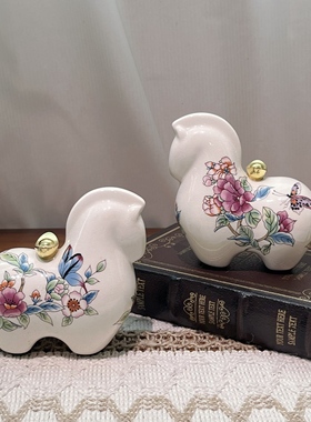 新中式陶瓷马摆件 手绘花鸟蝴蝶陶瓷工艺