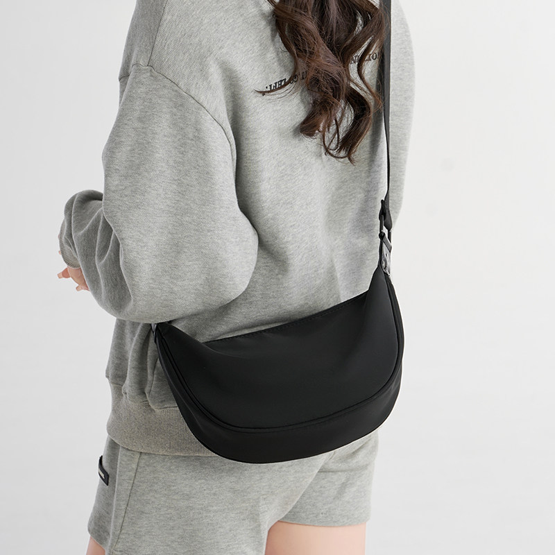 轻便简约小包包女2025新款牛津布大容量饺子包百搭运动单肩斜挎包,运动包/户外包/配件,挎包/拎包/休闲包,淘宝优惠券,粉丝福利购,淘宝优惠卷