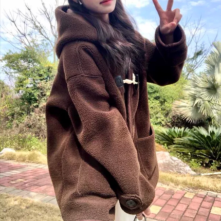 慵懒风连帽羊羔毛外套女秋冬小个子皮毛一体宽松设计感牛角扣大衣