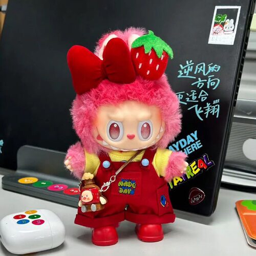 泡泡玛特1/2/3代可穿labubu拉布布搪胶衣服娃衣草莓背带裤套装