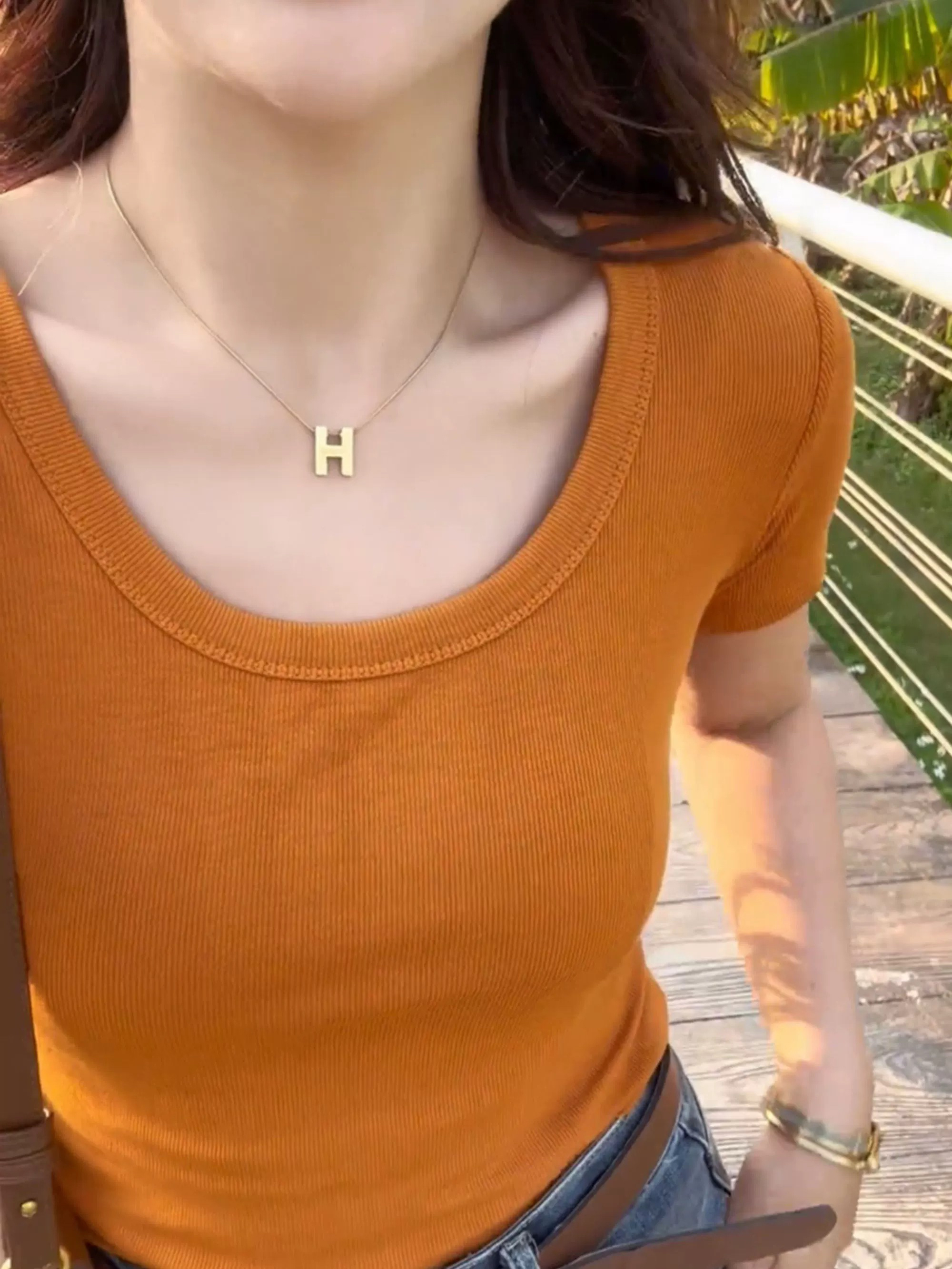 爆款欧货U领低领螺纹短袖上衣女修身百搭洋气显瘦修身锁骨t恤女夏