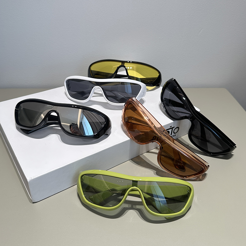 儿童骑行眼镜男女童朋克未来科技感墨镜中大童走秀拍照防风太阳镜