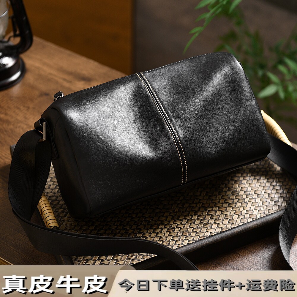 真皮男士斜挎包2026新款休闲通勤轻便枕头包高级感植鞣牛皮小方包